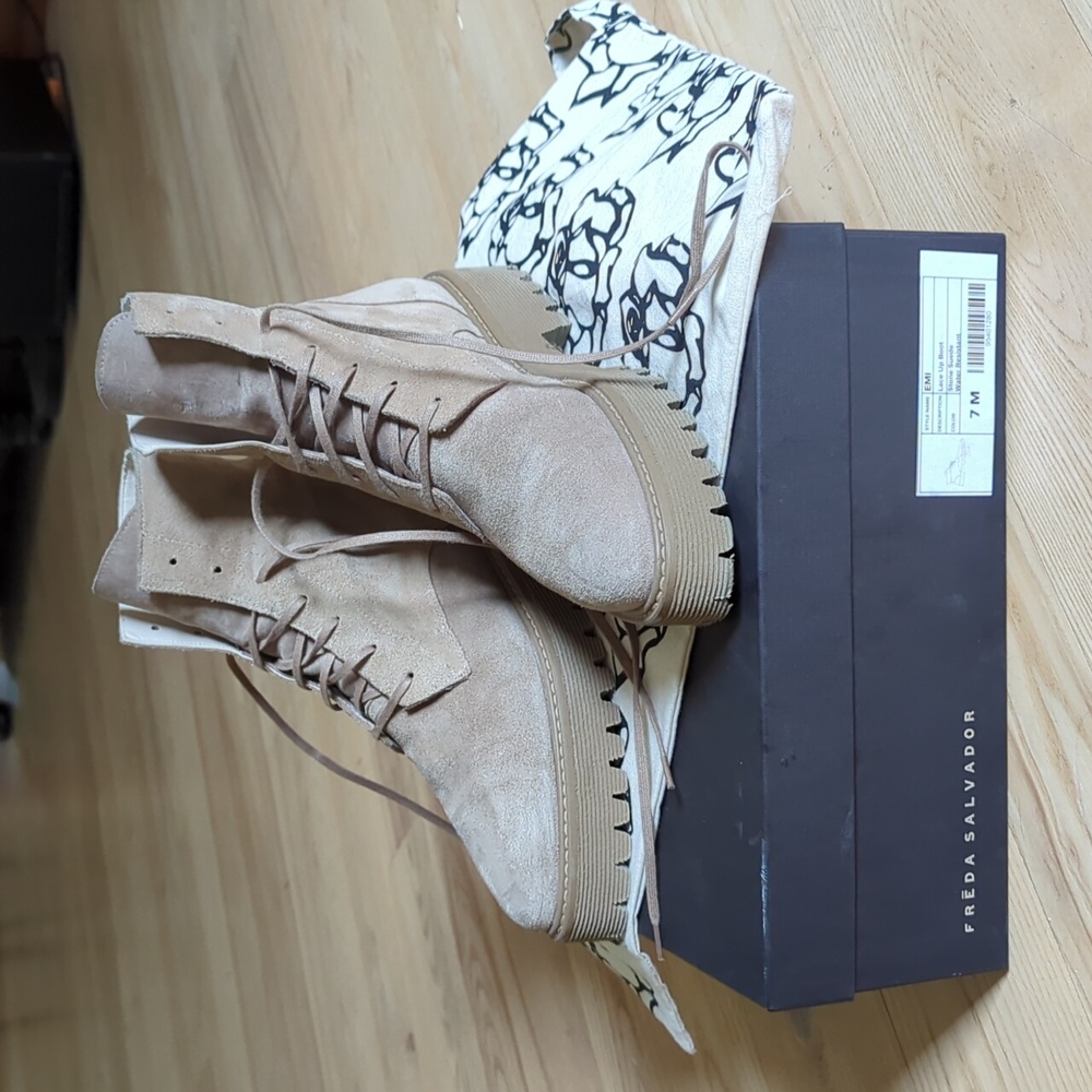 Freda Salvador Emi boot